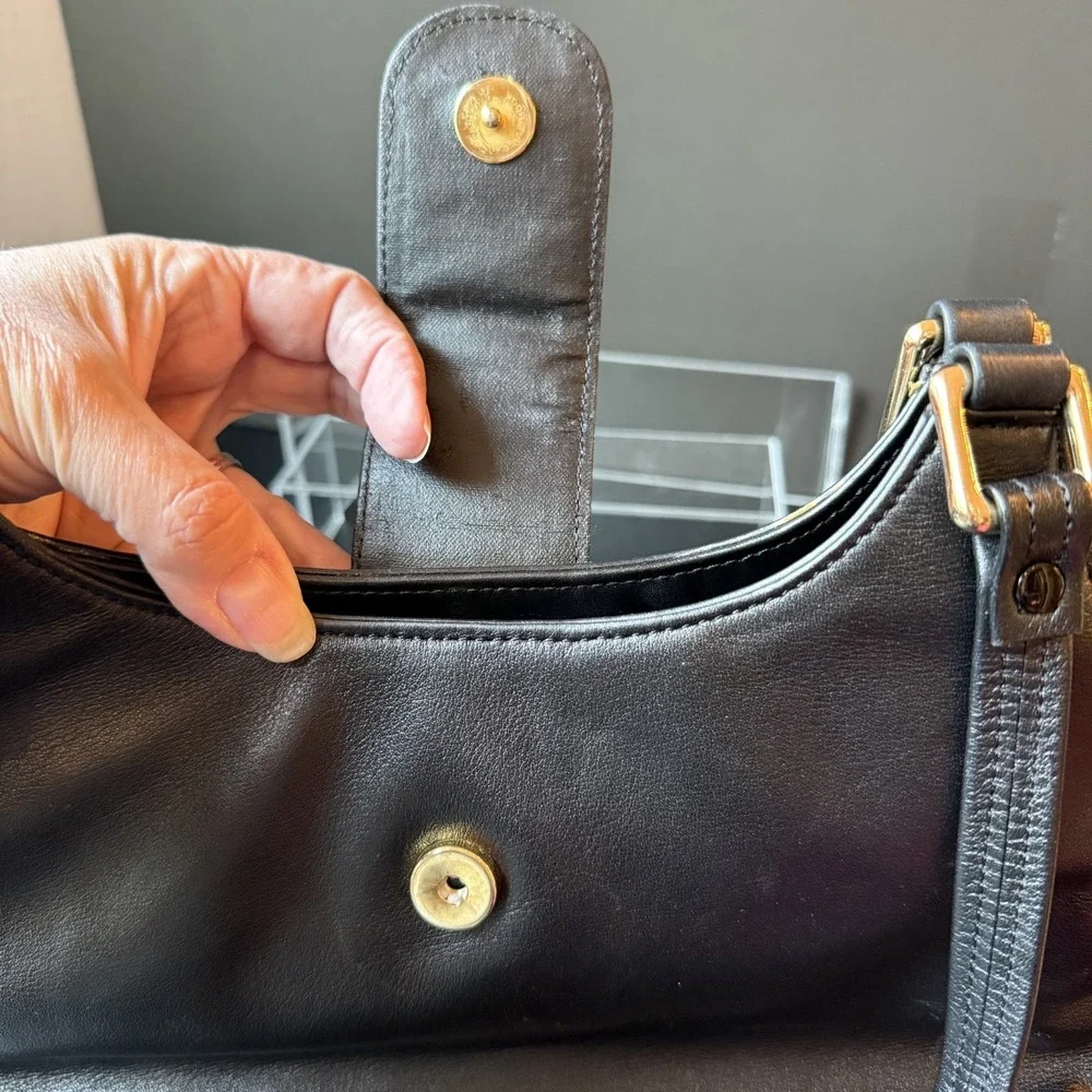 Giani Bernini Womens Black Leather Shoulder Bag Purse Hobo Magnetic Snap‎ Logo